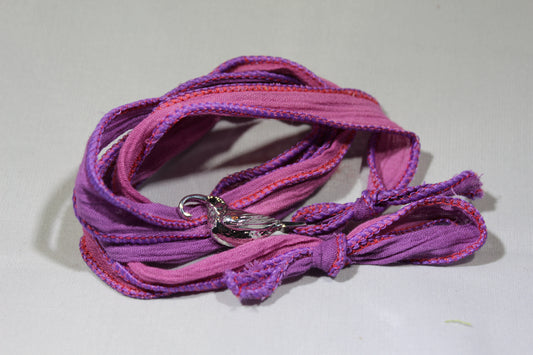 Pulsera envolvente de tela `I`iwi (púrpura/rosa)